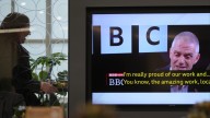 El director general de la BBC pide al personal de la cadena británica "luchar" por el periodismo que hacen