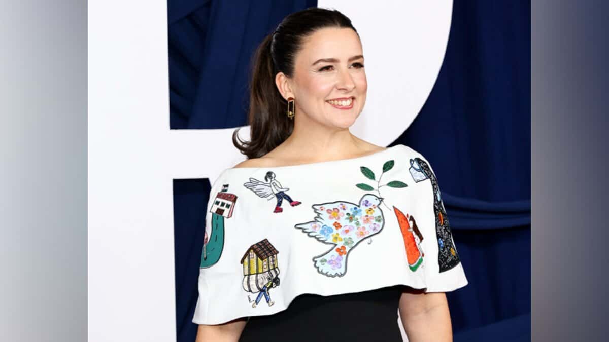 Video: Ms Rachel wears Gaza children’s art at Glamour Awards