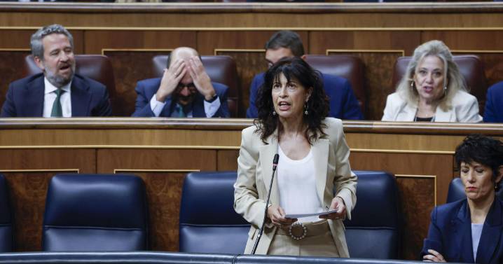 Redondo elude contestar sobre los fallos en las pulseras y Armengol la reprende: «Está en el orden del día»