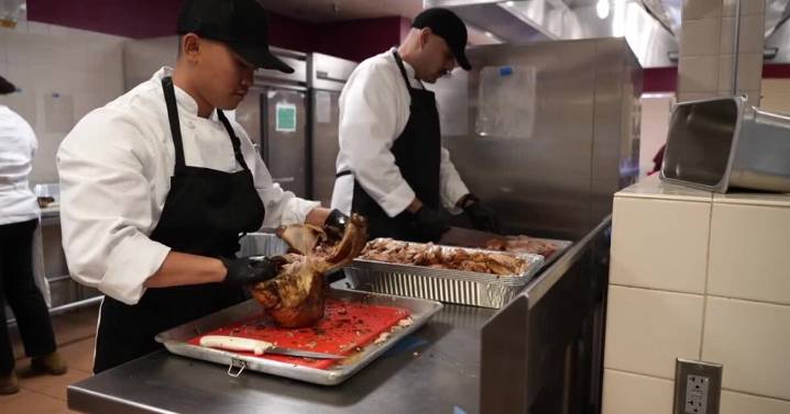 Fort Carson soliders volunteer to prep Thanksgiving meals for thousands