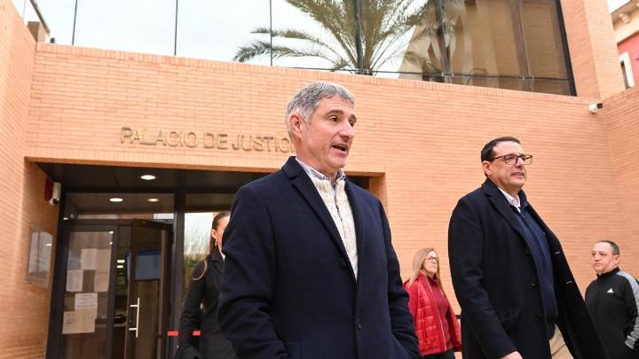 Vegara se sienta en el banquillo acusado de supuesto fraude fiscal el día 14