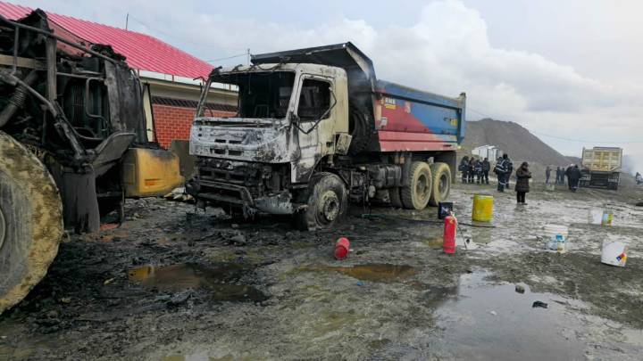 Estalla la tensión: Minero muere baleado en La Rinconada tras violento incendio de campamentos
