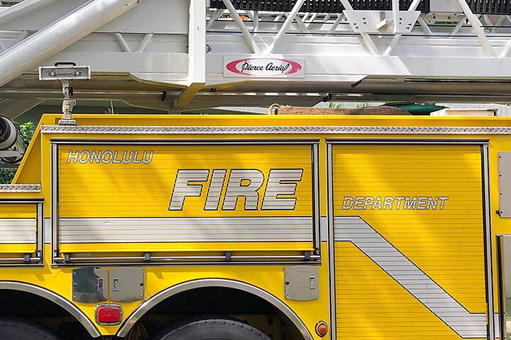 Honolulu firefighters extinguish Manoa house fire