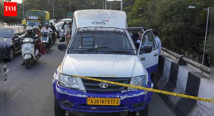Bengaluru heist: Armed 'RBI officials' swipe off Rs 7 crore from cash van in 30 minutes
