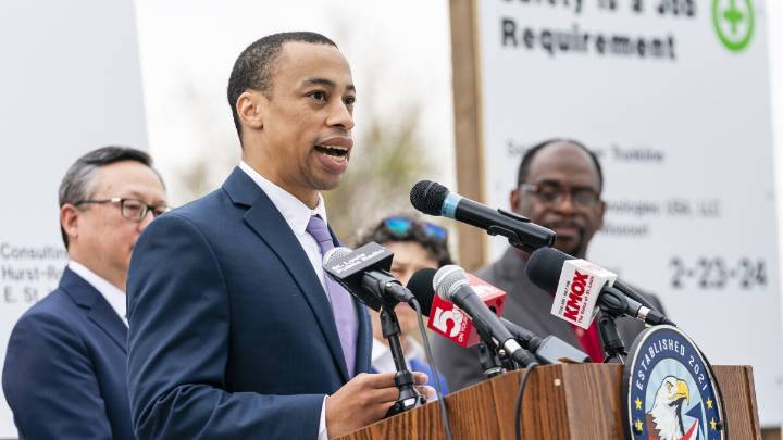 Duckworth fires Metro East staffer accused of acting as an attorney for ICE detainee