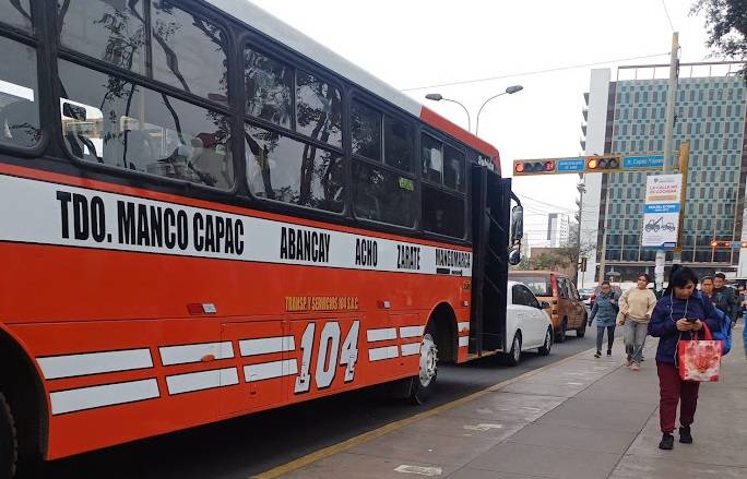 Lima: PNP señala que el transporte público opera con normalidad