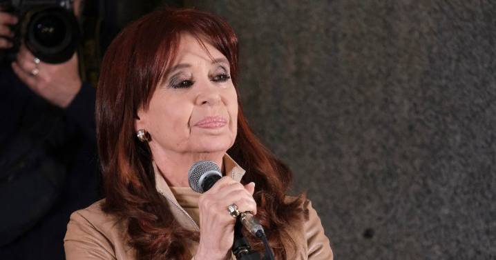 Acusación judicial ubica a Cristina Fernández como figura clave en cobro de sobornos