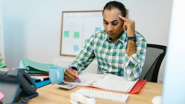 Man earning Rs 30 LPA asks Reddit if he should leave job to join father's business