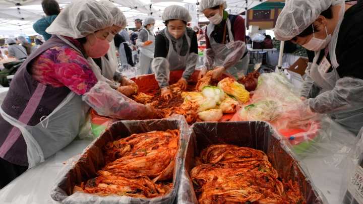 El kimchi mejora la salud metabólica e inmunológica, según el primer estudio mundial sobre sus efectos