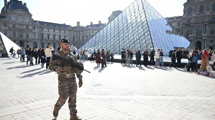 Louvre heist suspect's trial in a separate case postponed due to high media profile