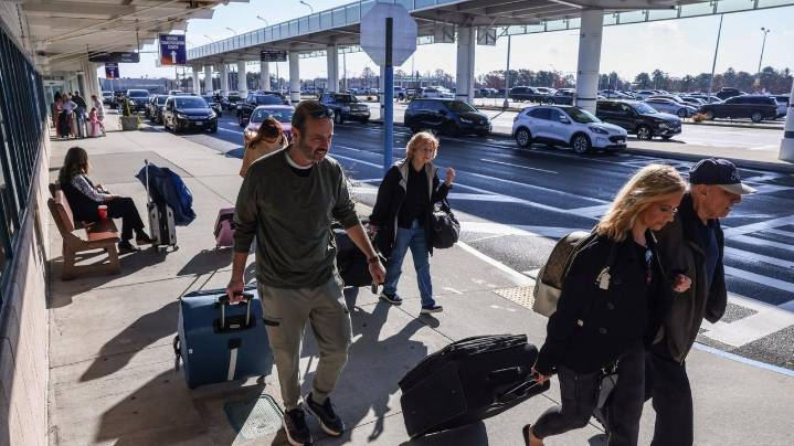 Economists say long shutdown's end should reverse some costs, as government catches up on spending