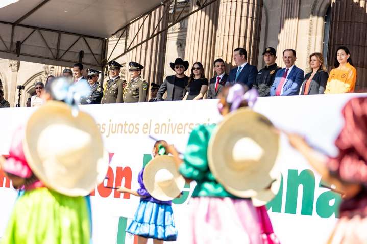 Celebra Nuevo León desfile por la Revolución Mexicana; entregan Premio Estatal del Deporte 2025