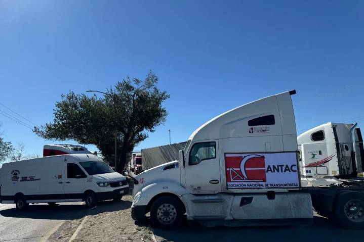 Se preparan transportistas para más bloqueos carreteros tras fallar acuerdos