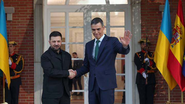 Así ha sido el saludo entre Sánchez y Zelenski en la Moncloa en su visita a España