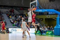 El Jaén CB revive viejos fantasmas y cede en casa ante el Cáceres