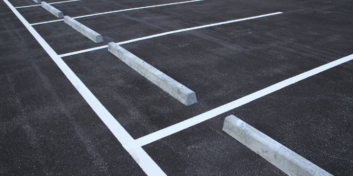 Young boy critically injured in Englewood parking lot crash