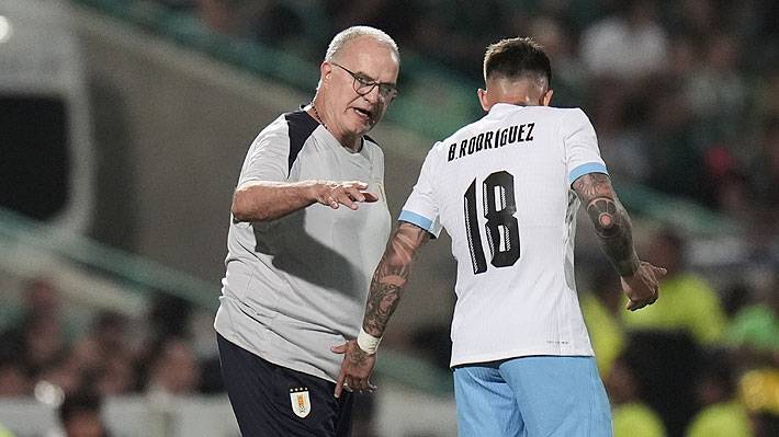 Se disparan los rumores sobre Bielsa en Uruguay y destapan "quiebre" que puede sentenciar su futuro