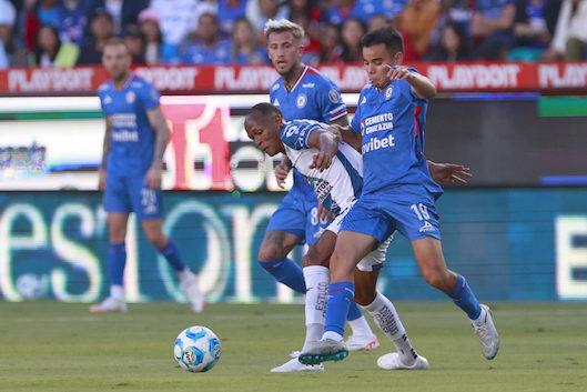 Cruz Azul y Chivas empataron 0-0 en la ida de los cuartos del Apartura