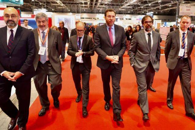 Óscar Puente anticipa el plan para adquirir nuevos trenes y ratifica su compromiso con la Alta Velocidad a 350 kilómetros por hora