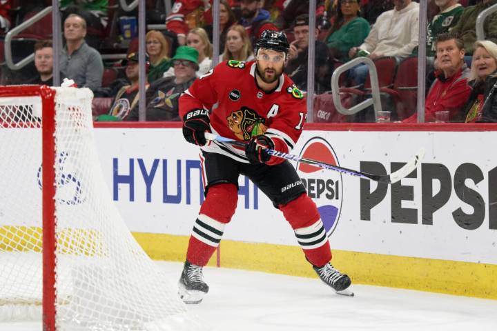 Blackhawks’ Nick Foligno To Miss Four Weeks With Hand Injury