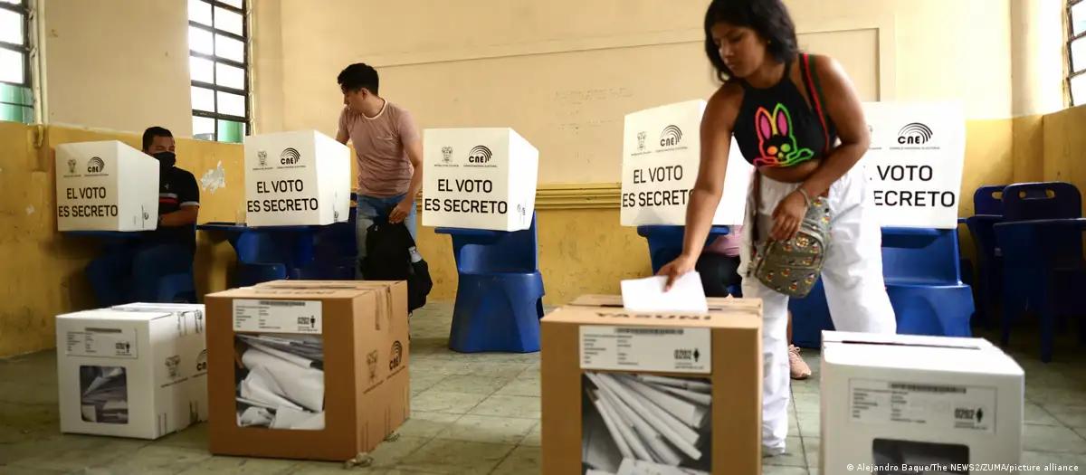 Inicia votación en el exterior del referéndum de Ecuador