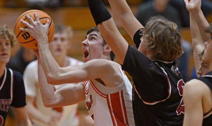 Basketball: Evan Nagler starts fast for Deerfield