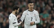 2-0. Portugal aplaza su clasificación; Cristiano Ronaldo, expulsado