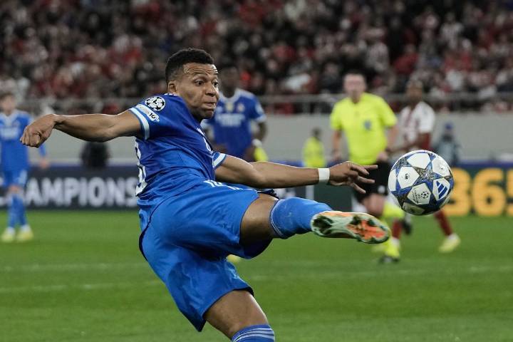 Real Madrid gana en su visita al Olympiacos con cuatro goles de Mbappé