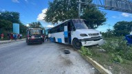 Fatal accidente en la carretera federal 307; muere conductor aplastado por su propio autobús