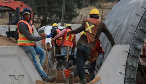 Descartan constructores afectaciones en obras por violencia en Parral