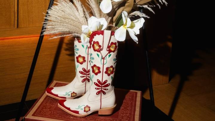 Lainey Wilson's 'Somewhere Over Laredo' Has Two Grammy Nods And a Boot