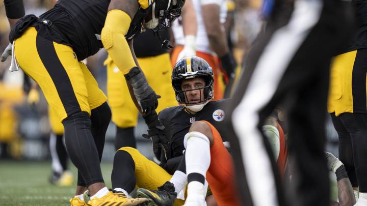 Aaron Rodgers will have left wrist evaluated Monday