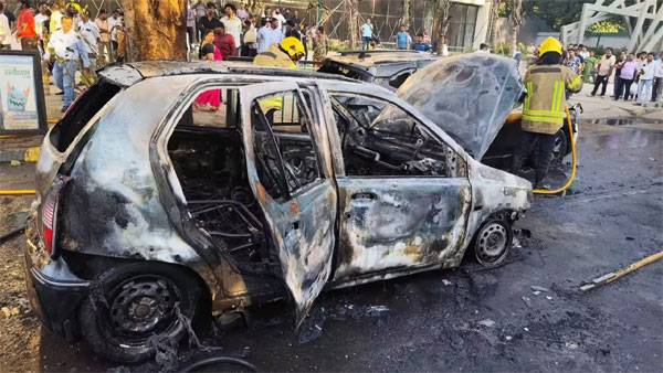 Car catches fire in Navi Mumbai, spreads to parked SUV; Driver Booked for illegal CNG modification