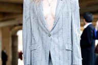 Las prendas con cristales son las compras más especiales de las chicas sofisticadas