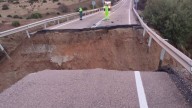 Un derrumbamiento corta por completo la carretera entre La Mina y El Castillo de las Guardas