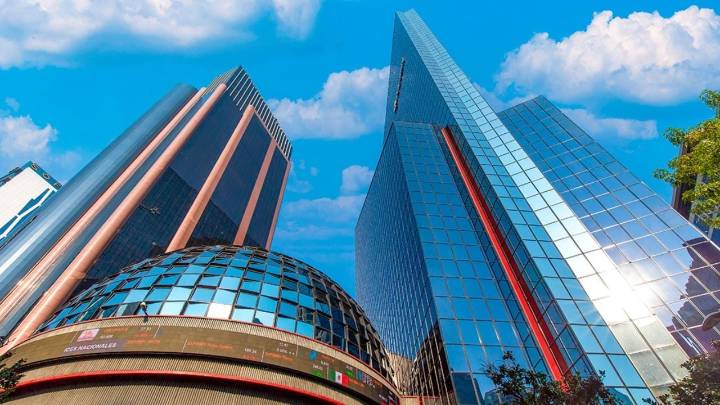 Peso y bolsa cierran noviembre con avances ante previsiones de recorte de tasas en EU y México