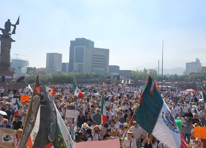 Salen jóvenes a protestar