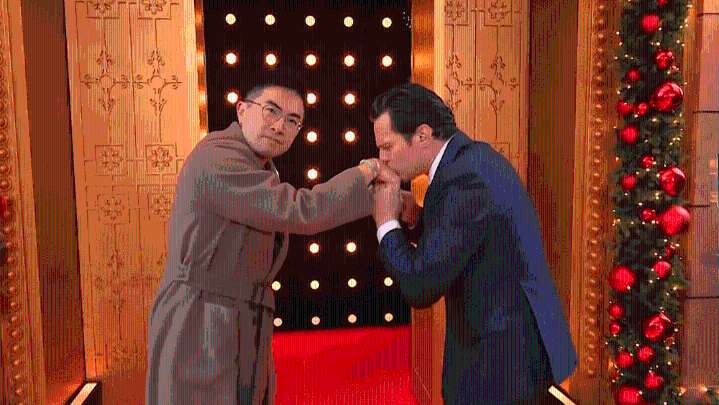 Gay Kiss at Thanksgiving Day Parade: Jonathan Groff Smooches Bowen Yang