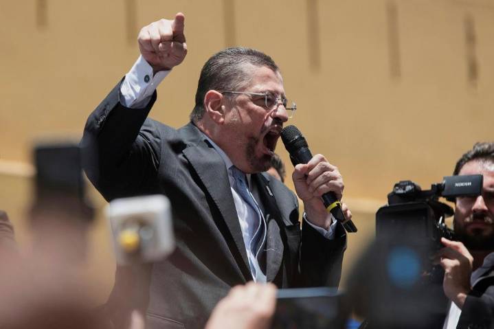 Presidente de Costa Rica comparece ante comisión en segundo intento de quitarle la inmunidad