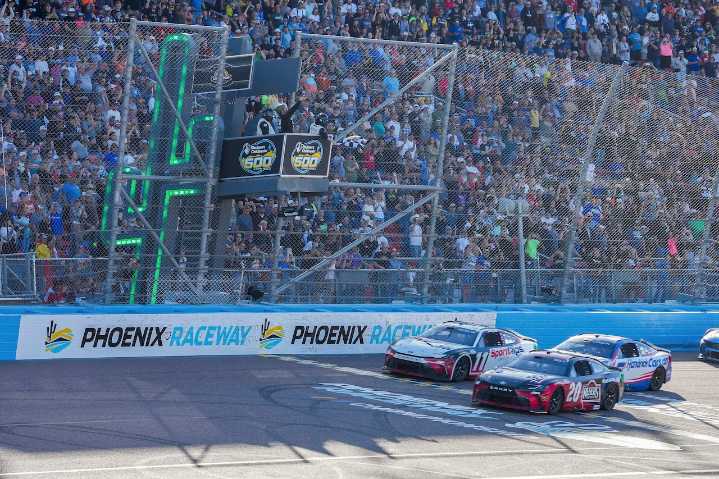 Where to watch the NASCAR Cup Series Championship today for free