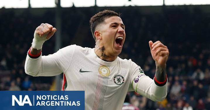 Enzo Fernández anotó en el triunfo del Chelsea, que venció 2-0 al Burnley y quedó como escolta