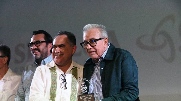 Otorgan a Rocha la distinción académica Benefactor Universitas de la Escuela Libre de Derecho de Sinaloa