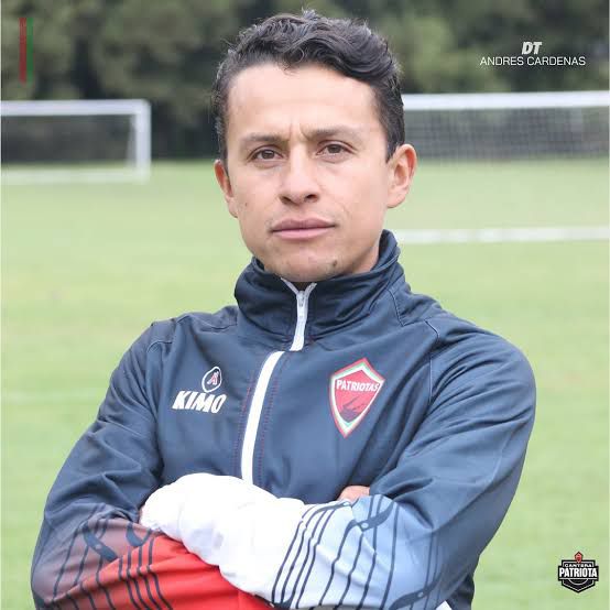 BUSCAN INICIAR CON PIE DERECHO -