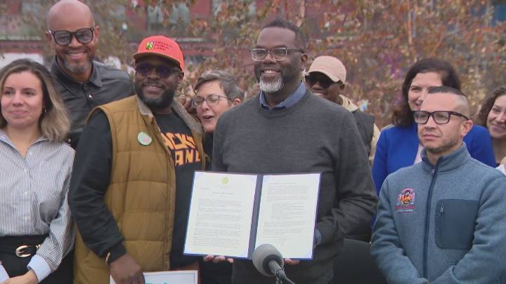 Chicago's Mayor Brandon Johnson signs executive order to boost food aid