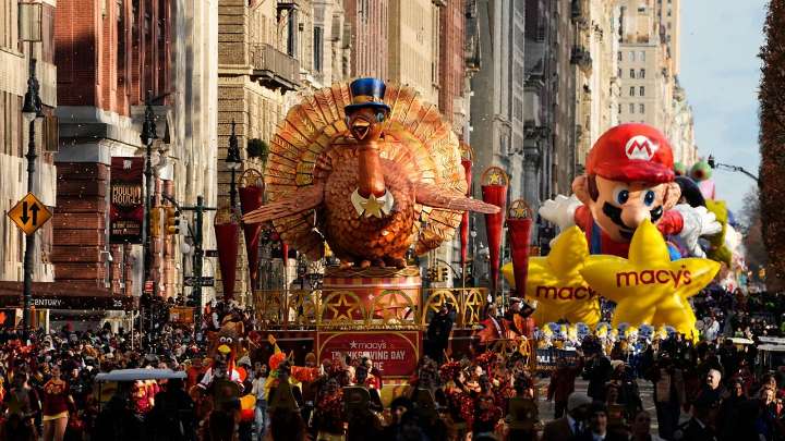 Macy’s Thanksgiving Day Parade kicks off in Manhattan