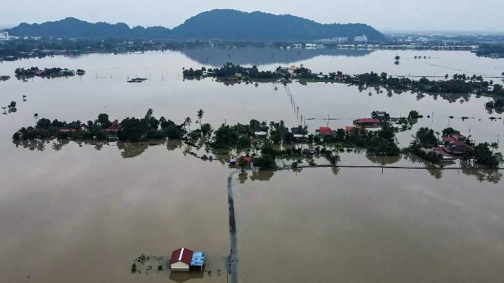 Indonesia y Tailandia bajo el agua: inundaciones dejan más de 300 muertos