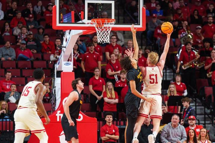 Deadspin | Rienk Mast's hot hand leads Nebraska over Winthrop