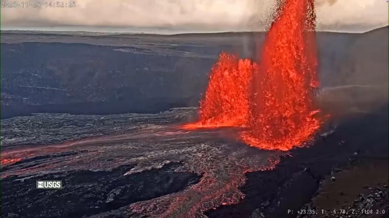Hawaii's Kilauea volcano displays lava fountains