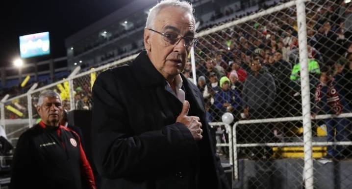 Jorge Fossati a nada de renovar con Universitario: “Estoy feliz aquí” | VIDEO Entrenador uruguayo Jorge Fossati reconoció que solo le falta la firma para renovar con Universitario