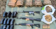 Grupo Interinstitucional decomisa arsenal en San Ignacio: armas largas, miles de cartuchos y chalecos balísticos fueron hallados en camino de terracería